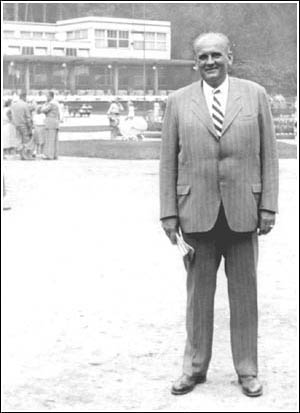 Karel Hrab�k