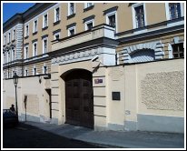 Vjezd z Kapuc�nsk� ulice na Hrad�anech
